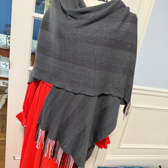 Shoulder Shawl, charcoal gray, knit with colored fringe NWOT - Picture 2 of 3